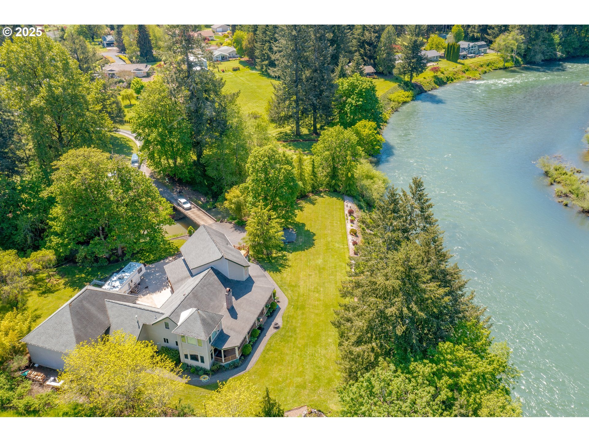 Property Photo: 39889 McDowell Creek Dr OR 97355