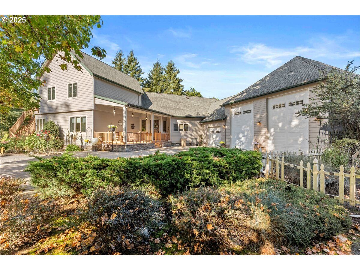 Property Photo: 39889 McDowell Creek Dr OR 97355