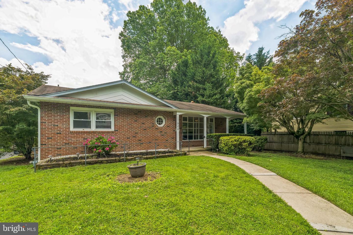 Property Photo:  906 Campbell Lane  PA 19038 