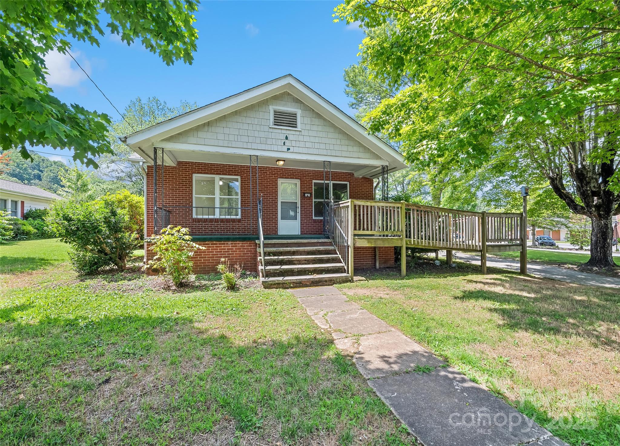Property Photo:  205 Hazelwood Avenue  NC 28786 