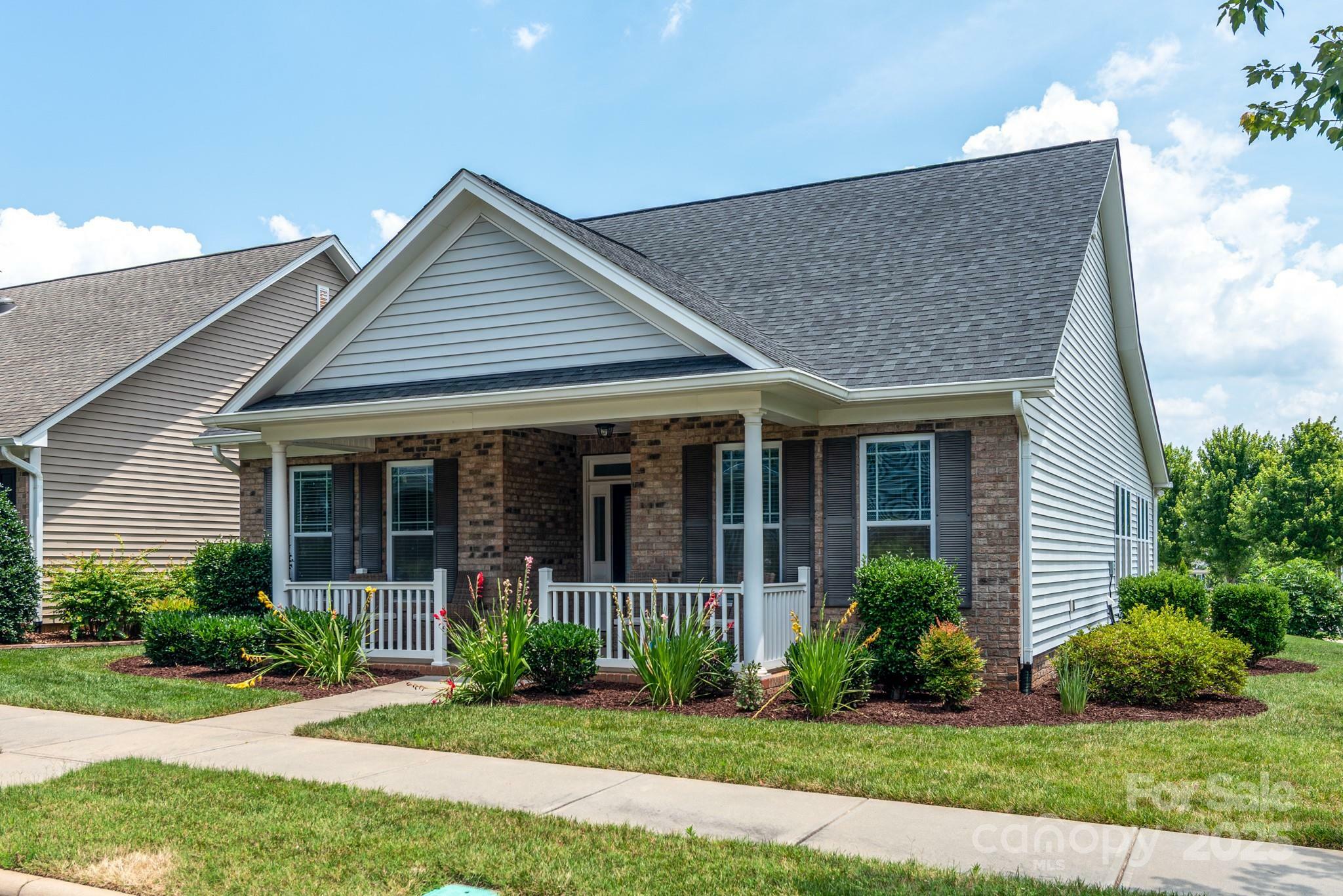 Property Photo: 17745 Morehampton Avenue NC 28031