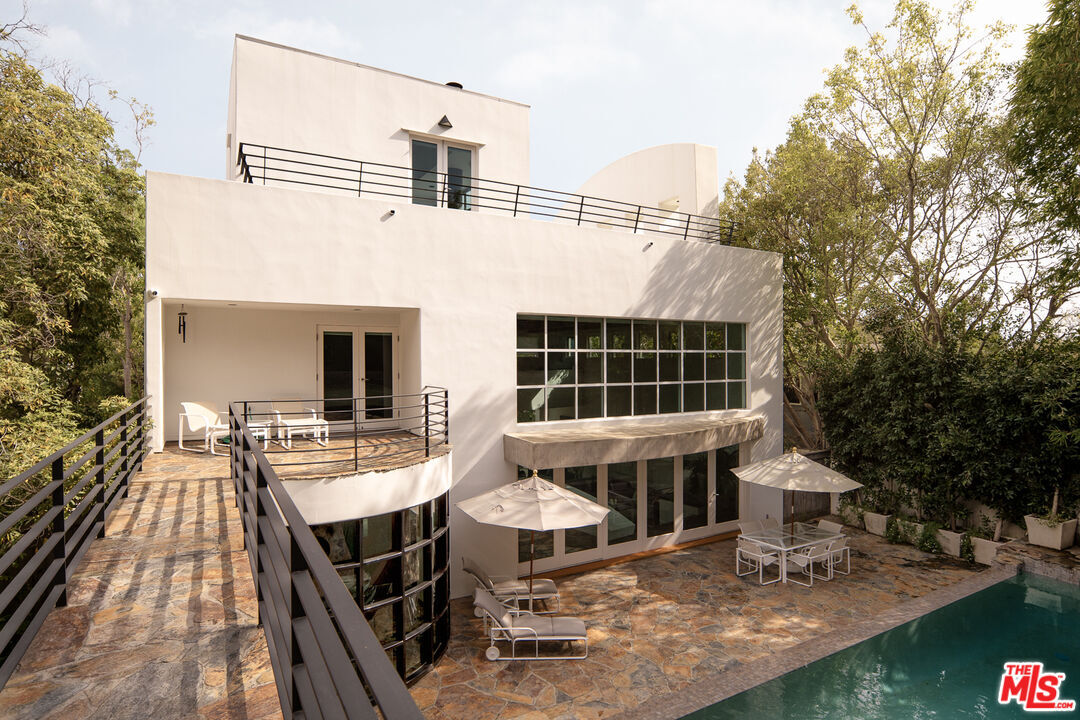 255 S Bentley Ave  Los Angeles CA 90049 photo
