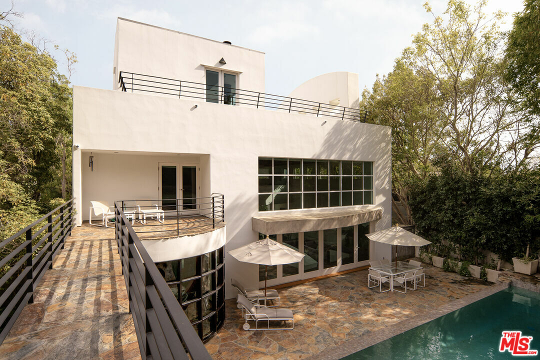 Property Photo:  255 S Bentley Ave  CA 90049 