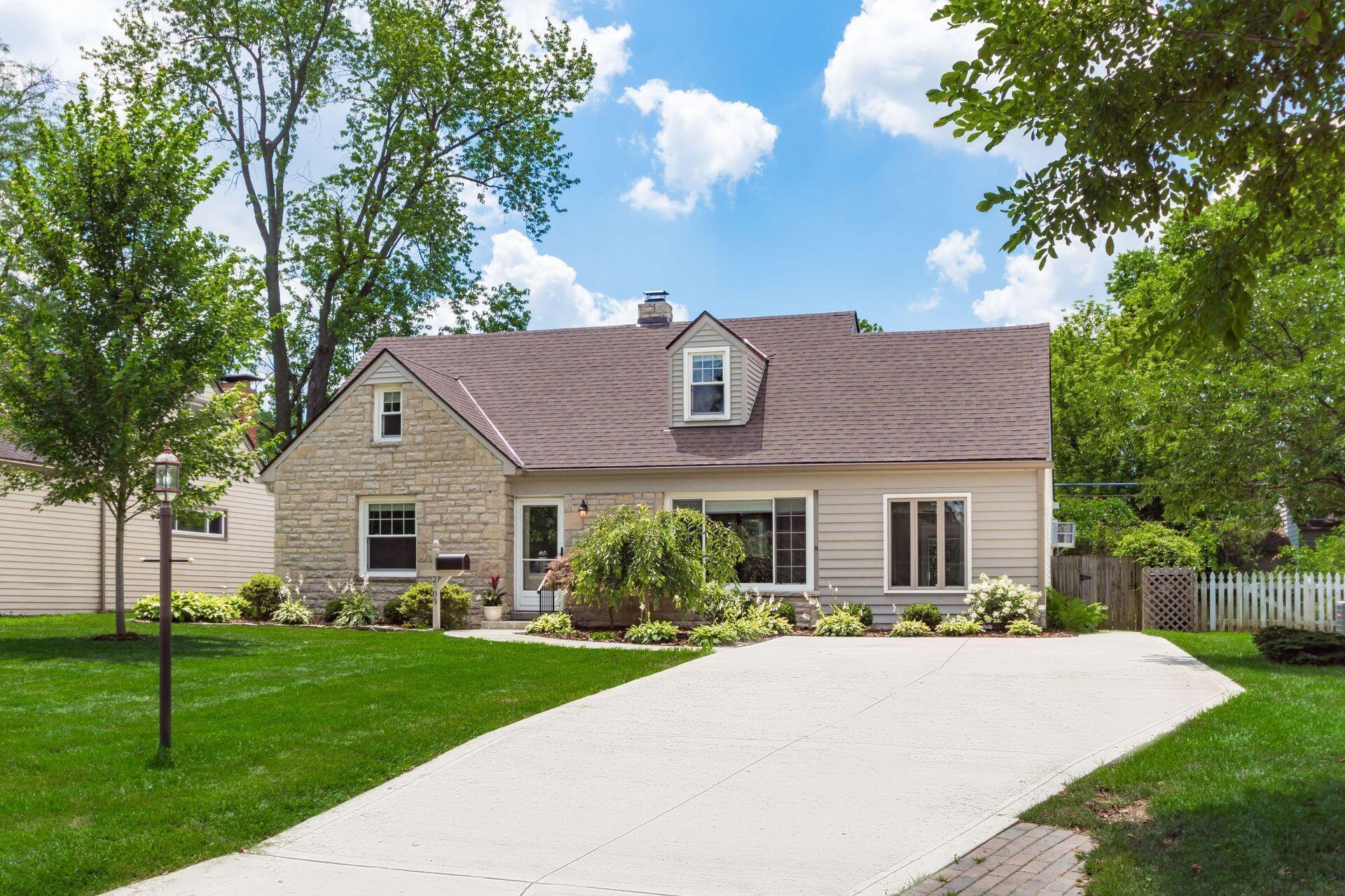 Property Photo: 2309 Woodstock Road OH 43221
