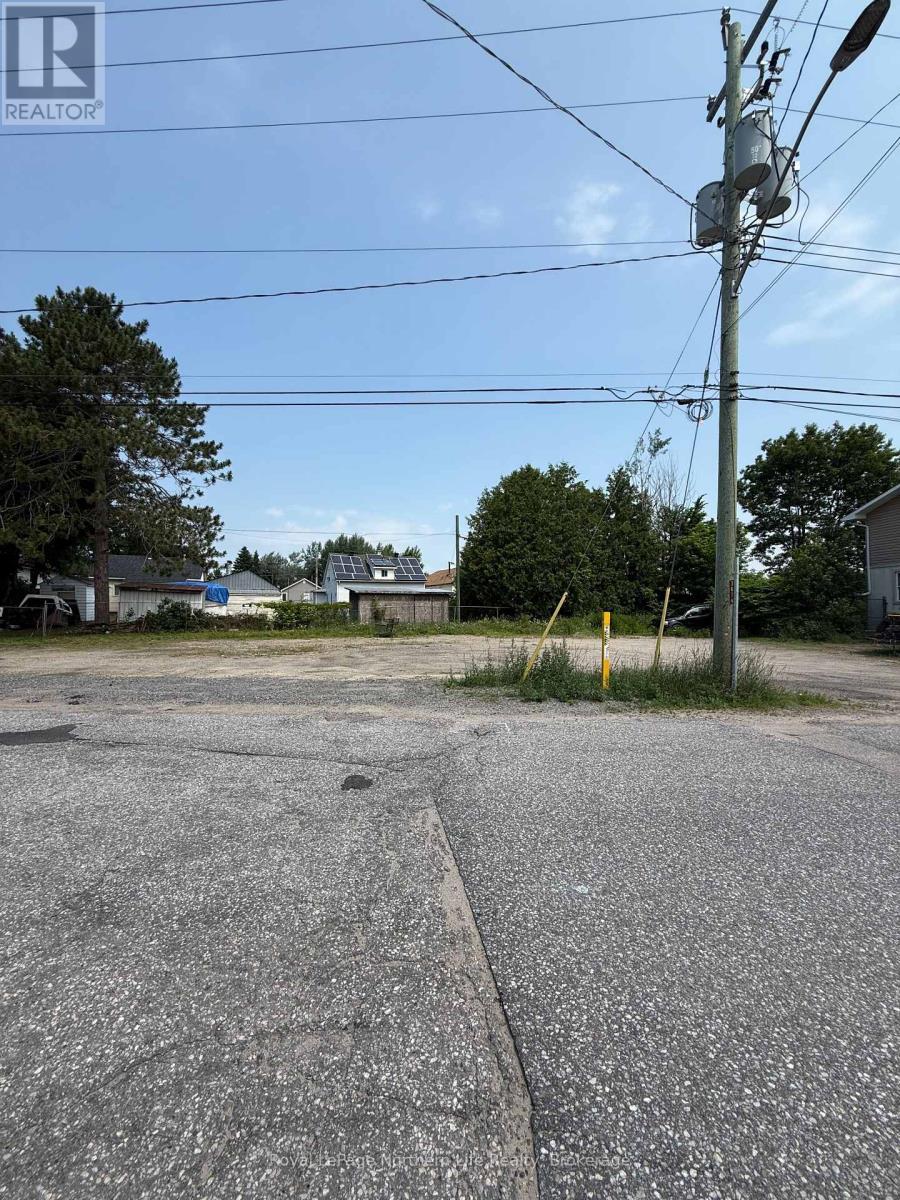 Photo de la propriété:  328 Dudley Avenue  ON P1A 7A5 