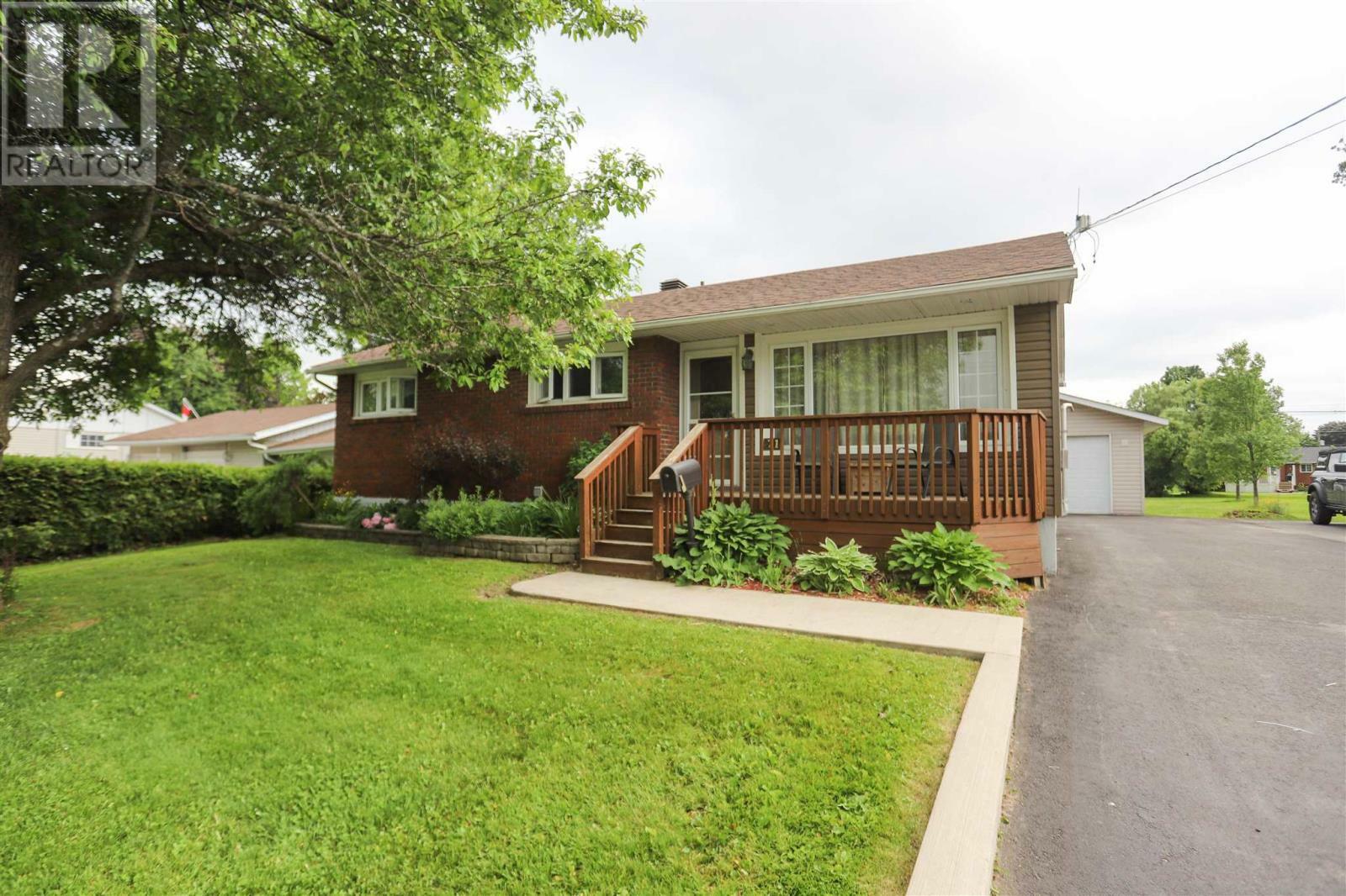 Property Photo:  71 Indiana Dr  ON P6A 4Y4 