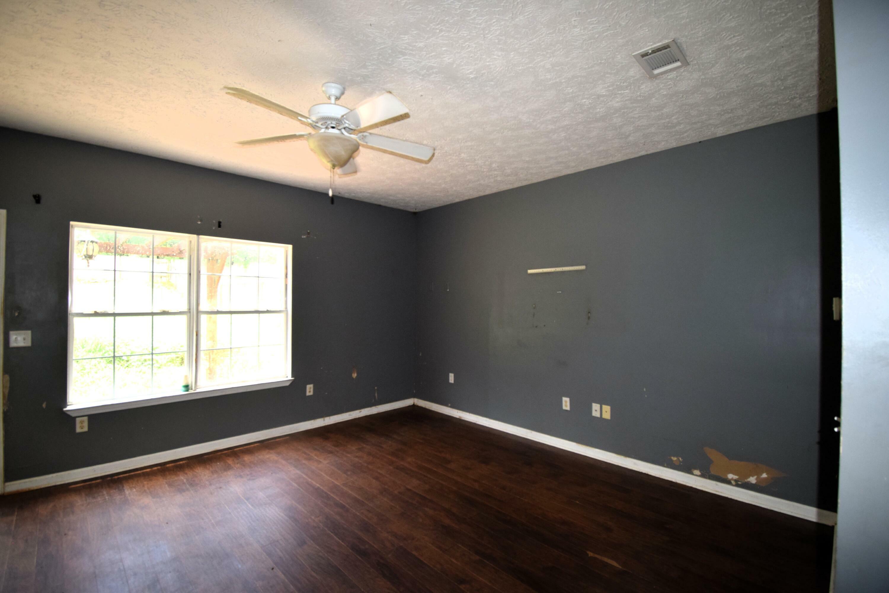 Property Photo: 2498 S Lakeview Drive FL 32536