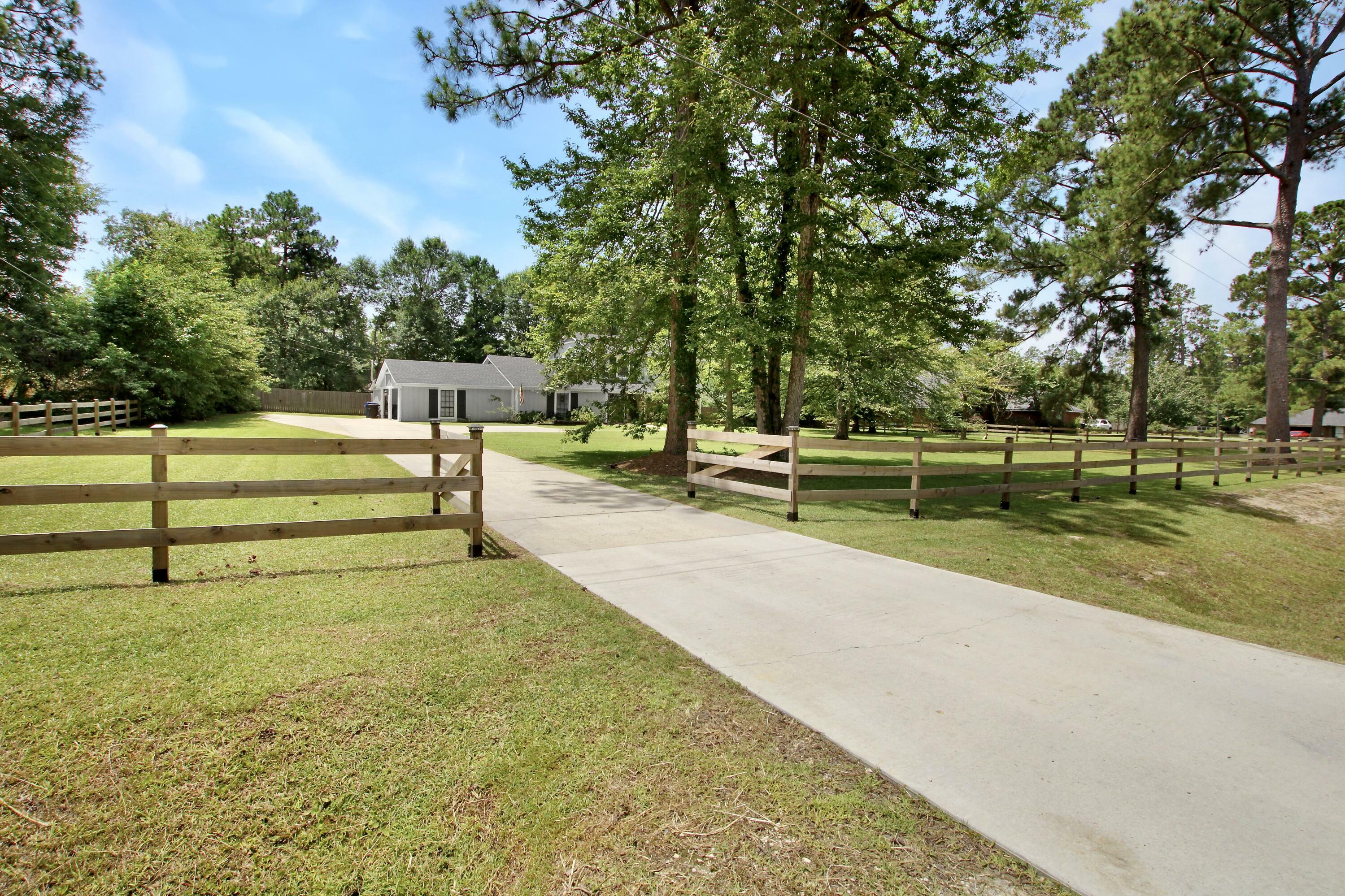 Property Photo: 145 Kristy Ln LA 70634
