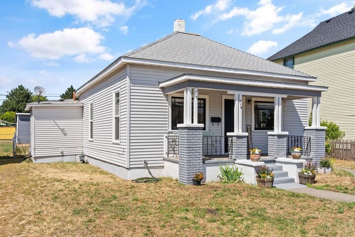 Property Photo:  410 W Shannon Ave  WA 99205 