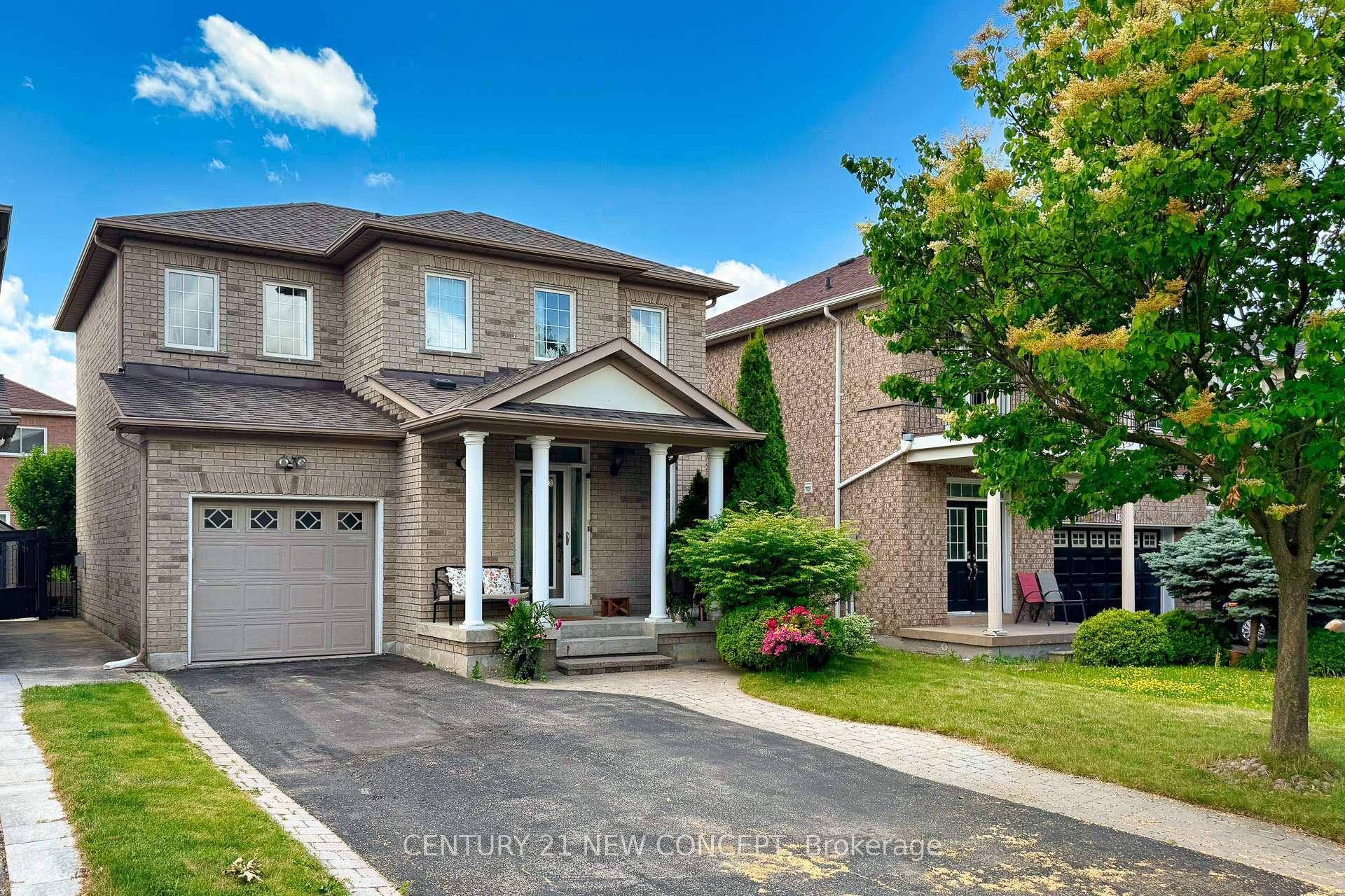 Property Photo: 11 Scarlett Trail ON L4H 2E7
