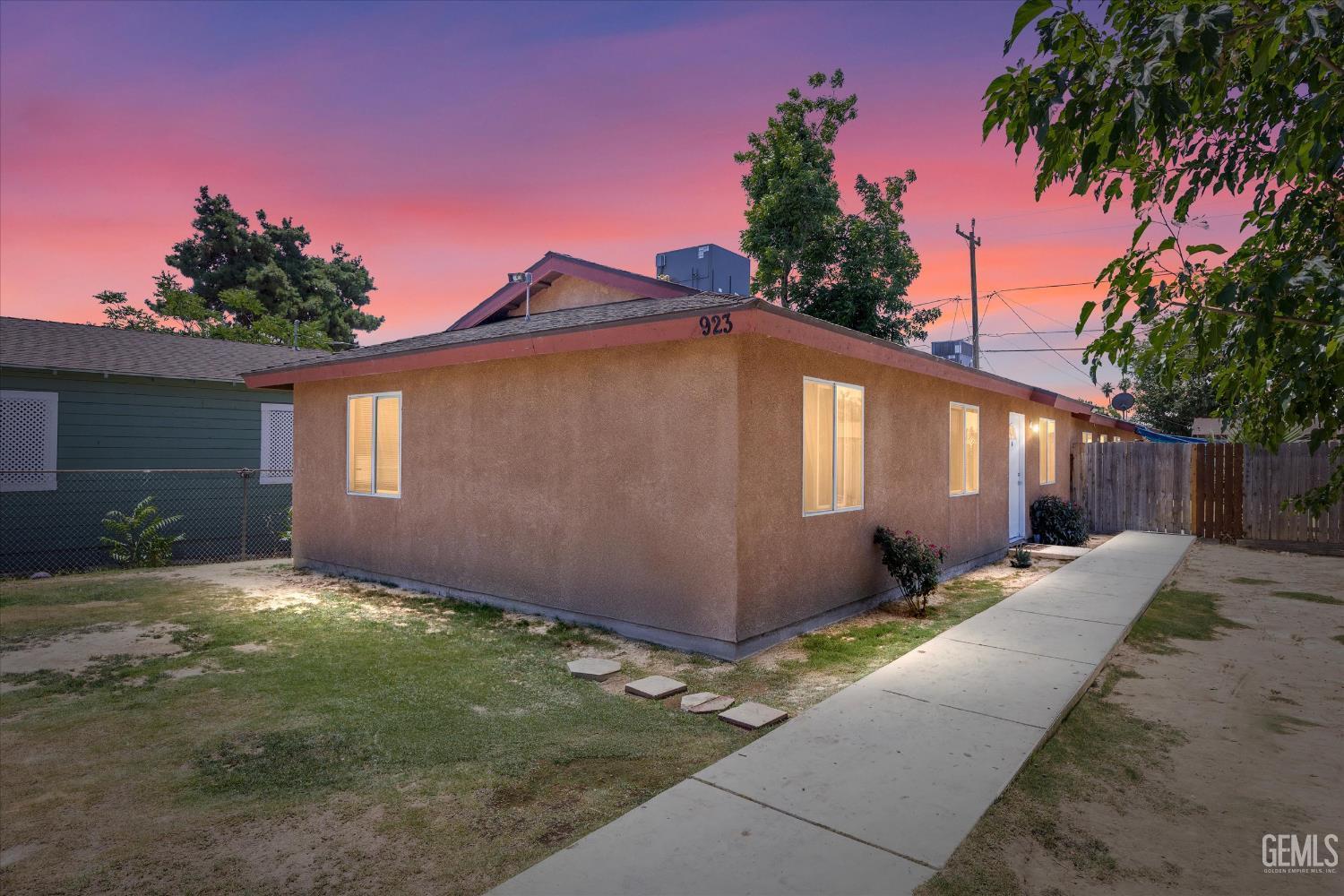 Property Photo: 923 Eureka Street CA 93305