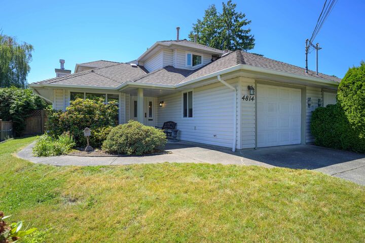 Property Photo: 4814 Glendale Avenue BC V4K 1N6