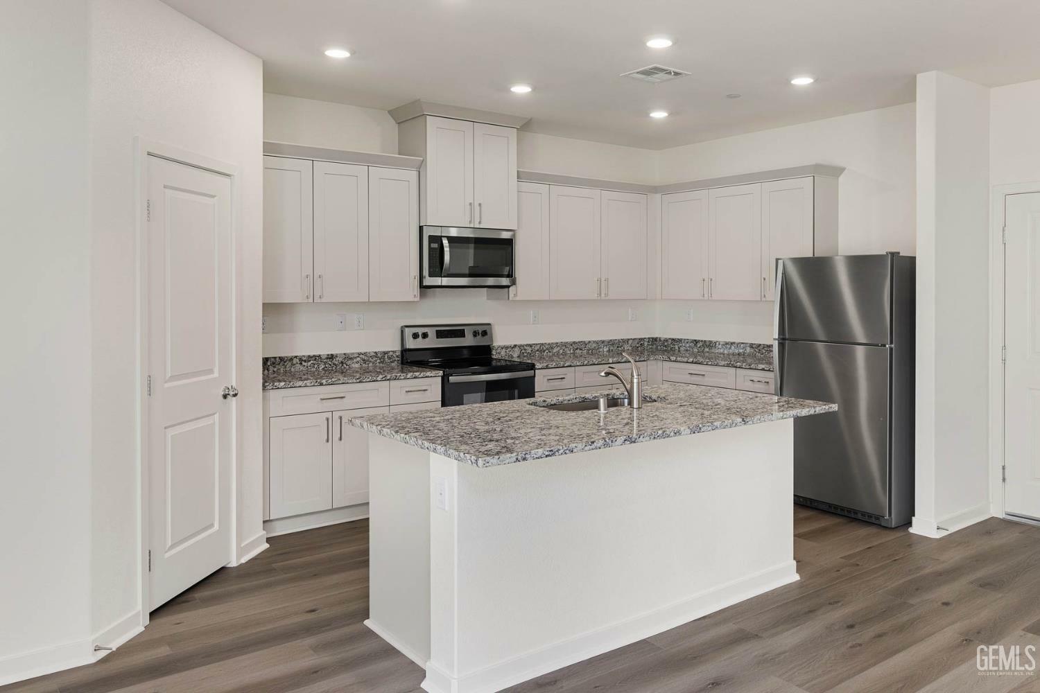 Property Photo: 7808 Ita Palm Way CA 93313
