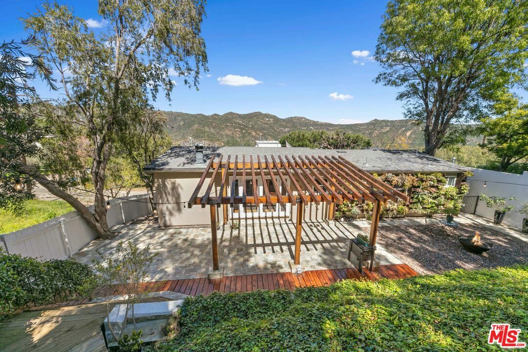 Property Photo: 26322 Fairside Rd CA 90265