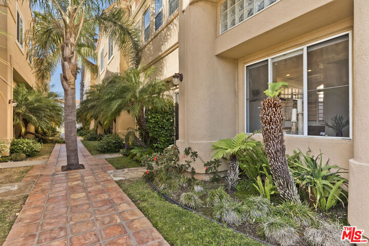 Property Photo:  1630 E Palm Ave  CA 90245 