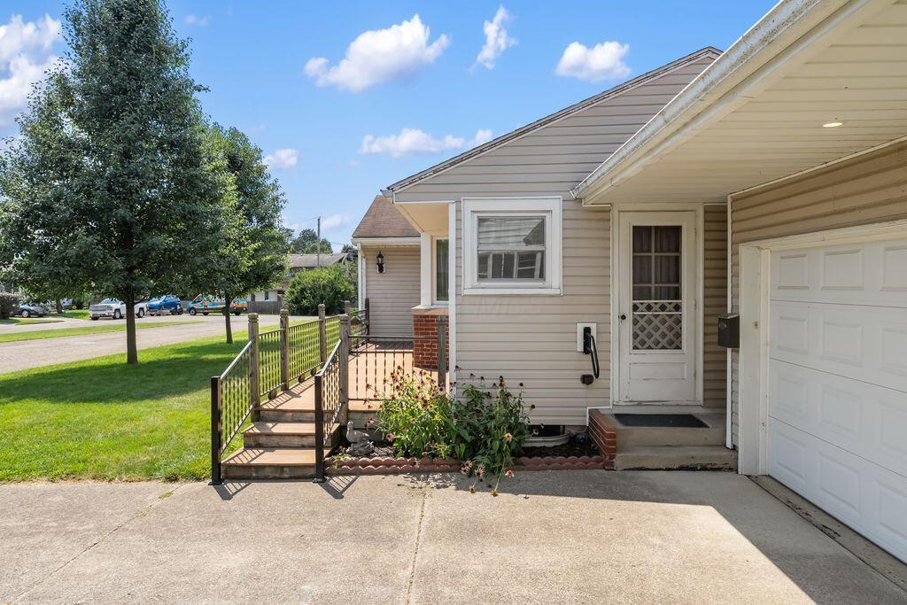Property Photo: 106 Collins Court OH 43113