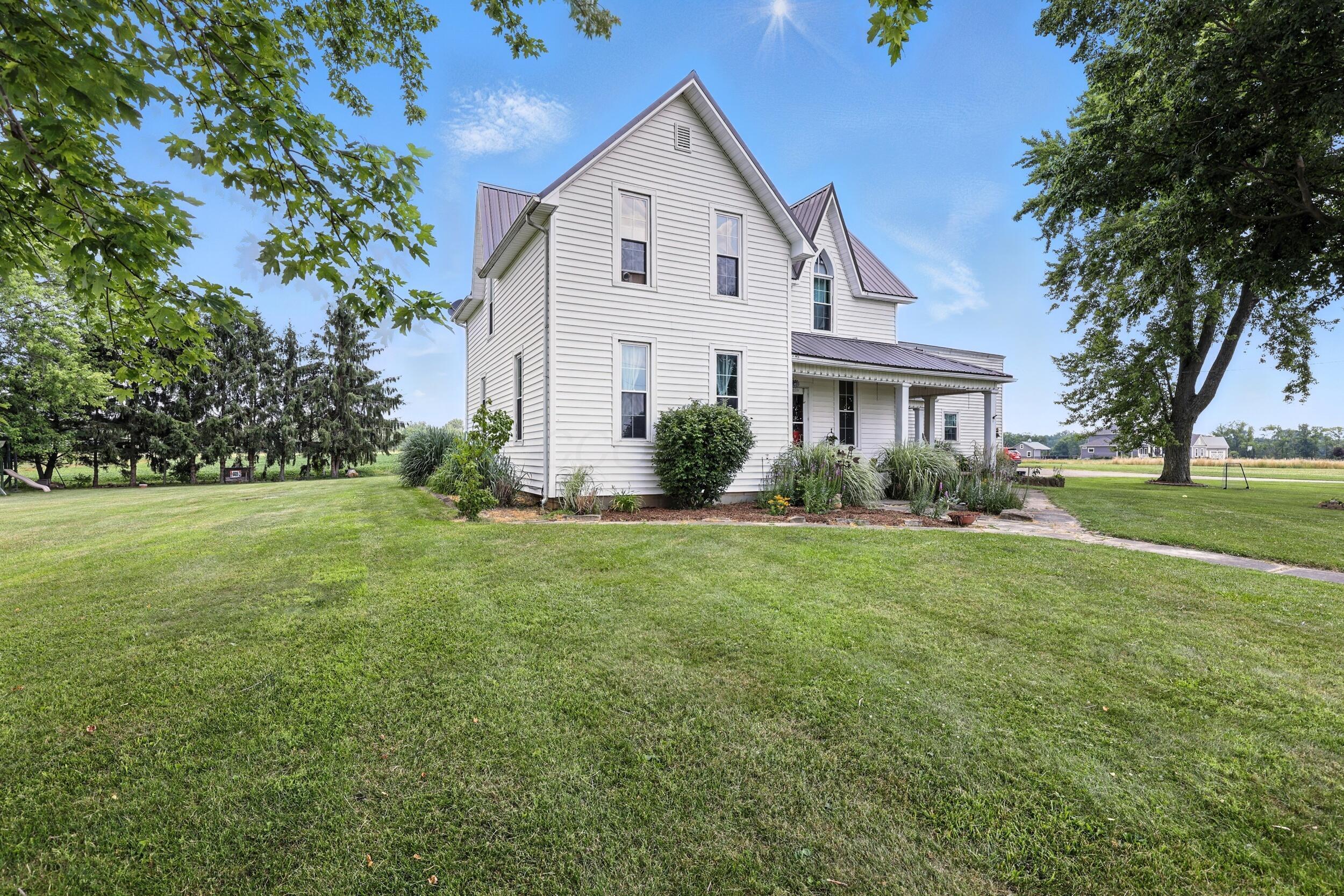 Property Photo:  8672 Larue Green Camp E Road  OH 43332 