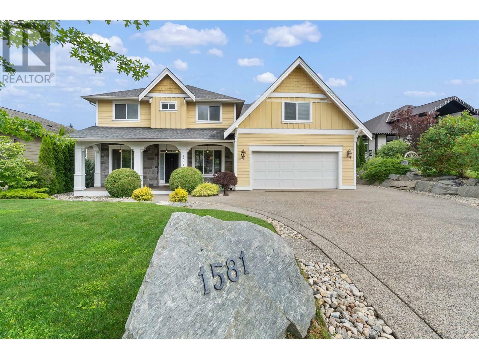 Property Photo: 1581 24 Street Northeast BC V1E 0A8