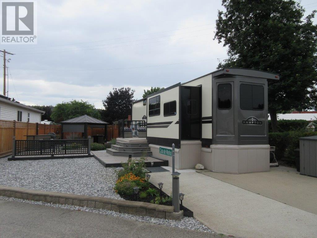 Property Photo: 415 Commonwealth Road 224 BC V4V 1P4
