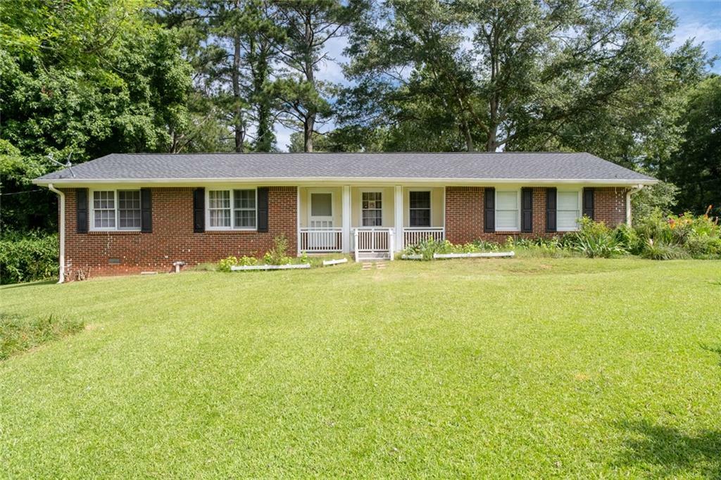 Property Photo: 999 Chestnut Oak Court GA 30046
