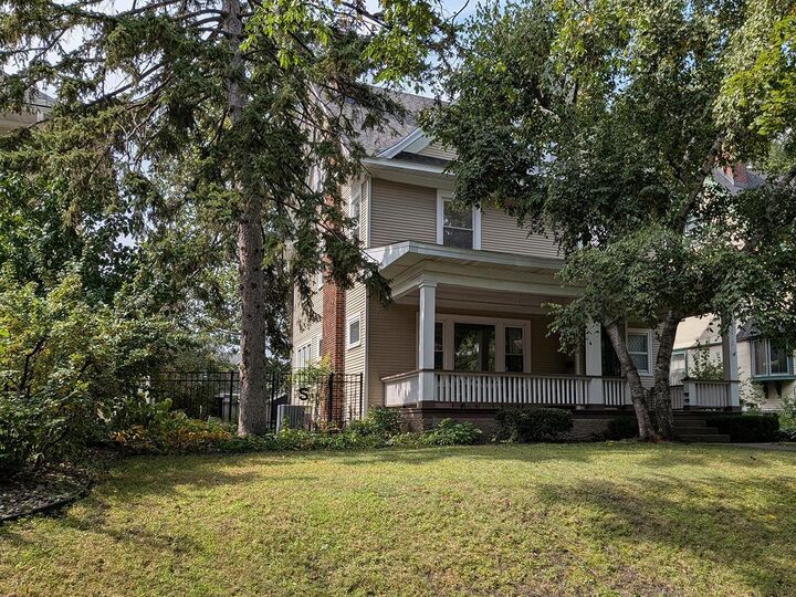 Property Photo: 2512 Humboldt Avenue S MN 55405
