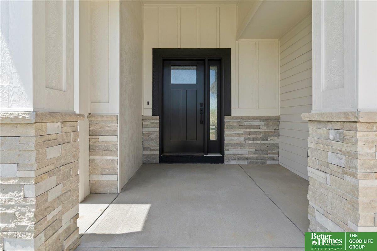 Property Photo:  5602 Kestrel Parkway  NE 68022 