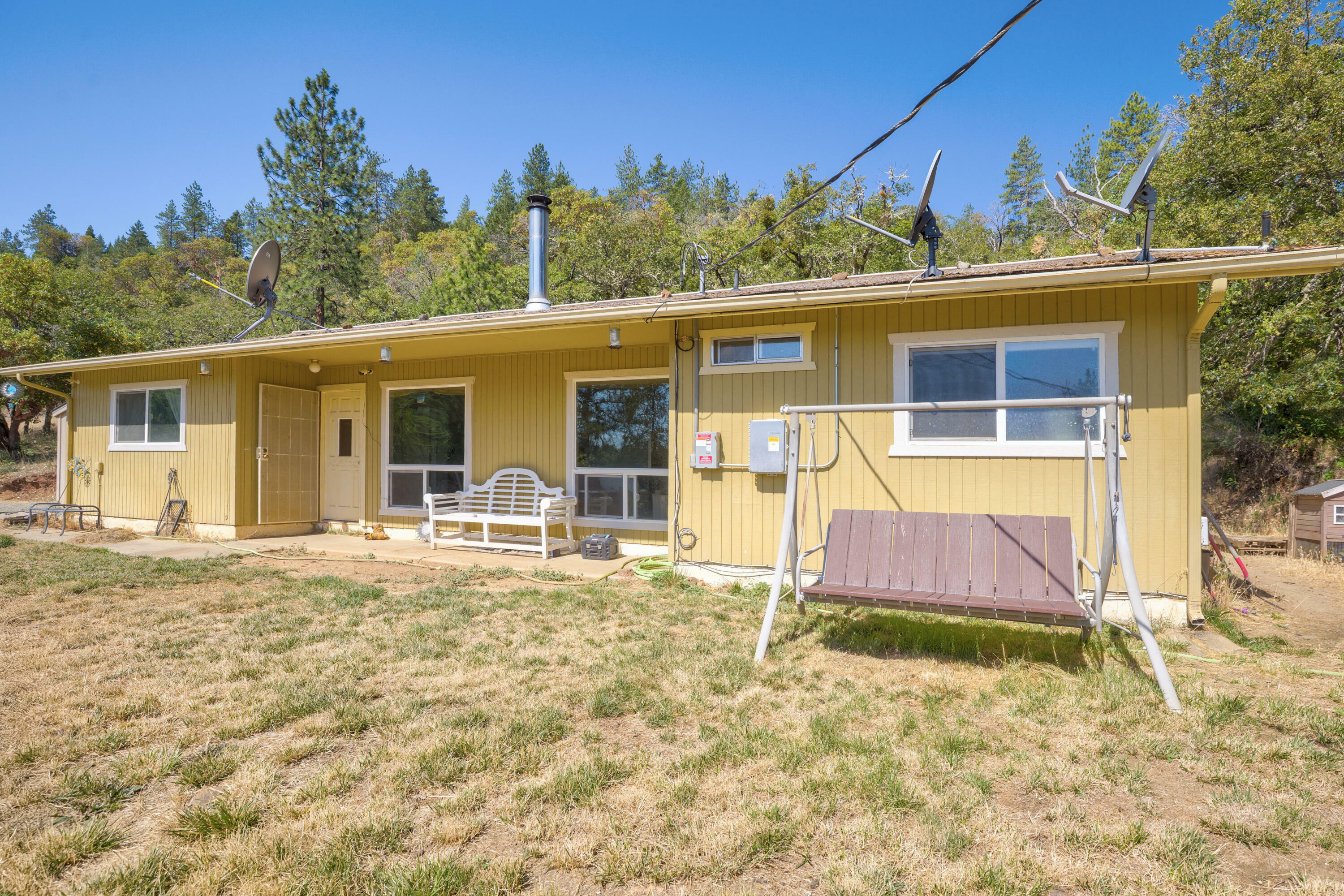 Property Photo: 12748 Water Gap Road OR 97544