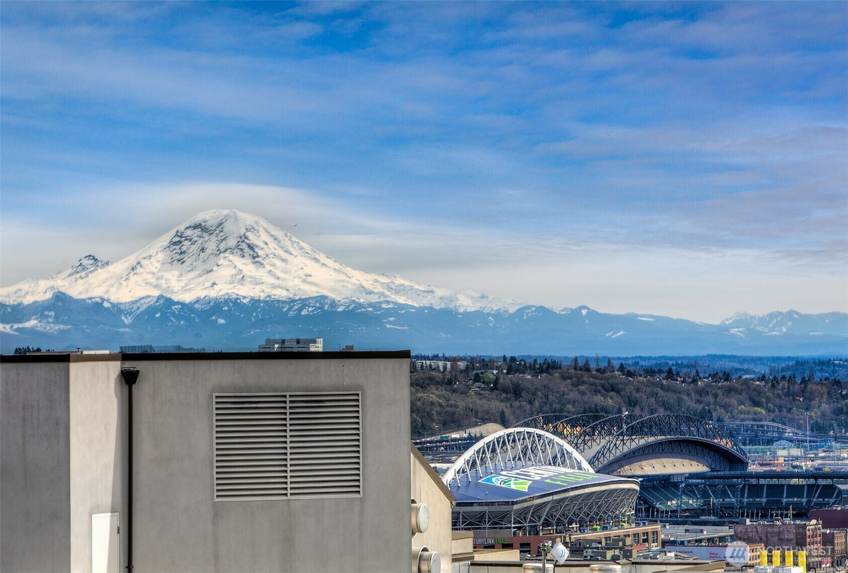 Property Photo:  2033  2nd Avenue 803  WA 98121 