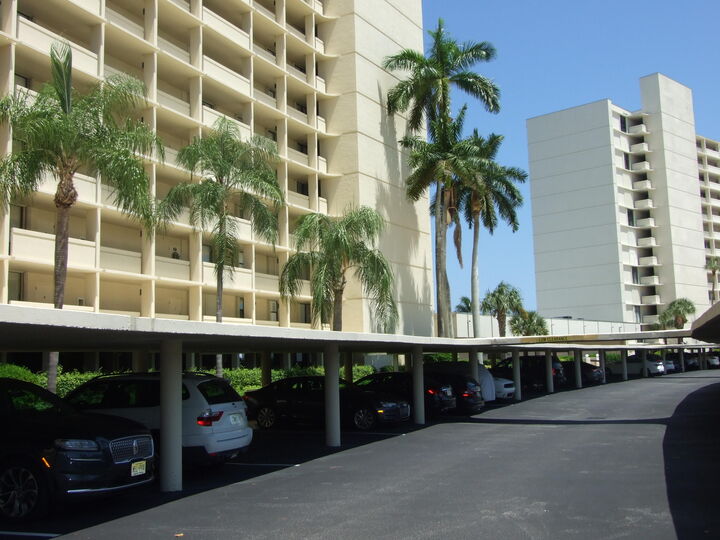 Property Photo:  130 Lakeshore Drive 522  FL 33408 