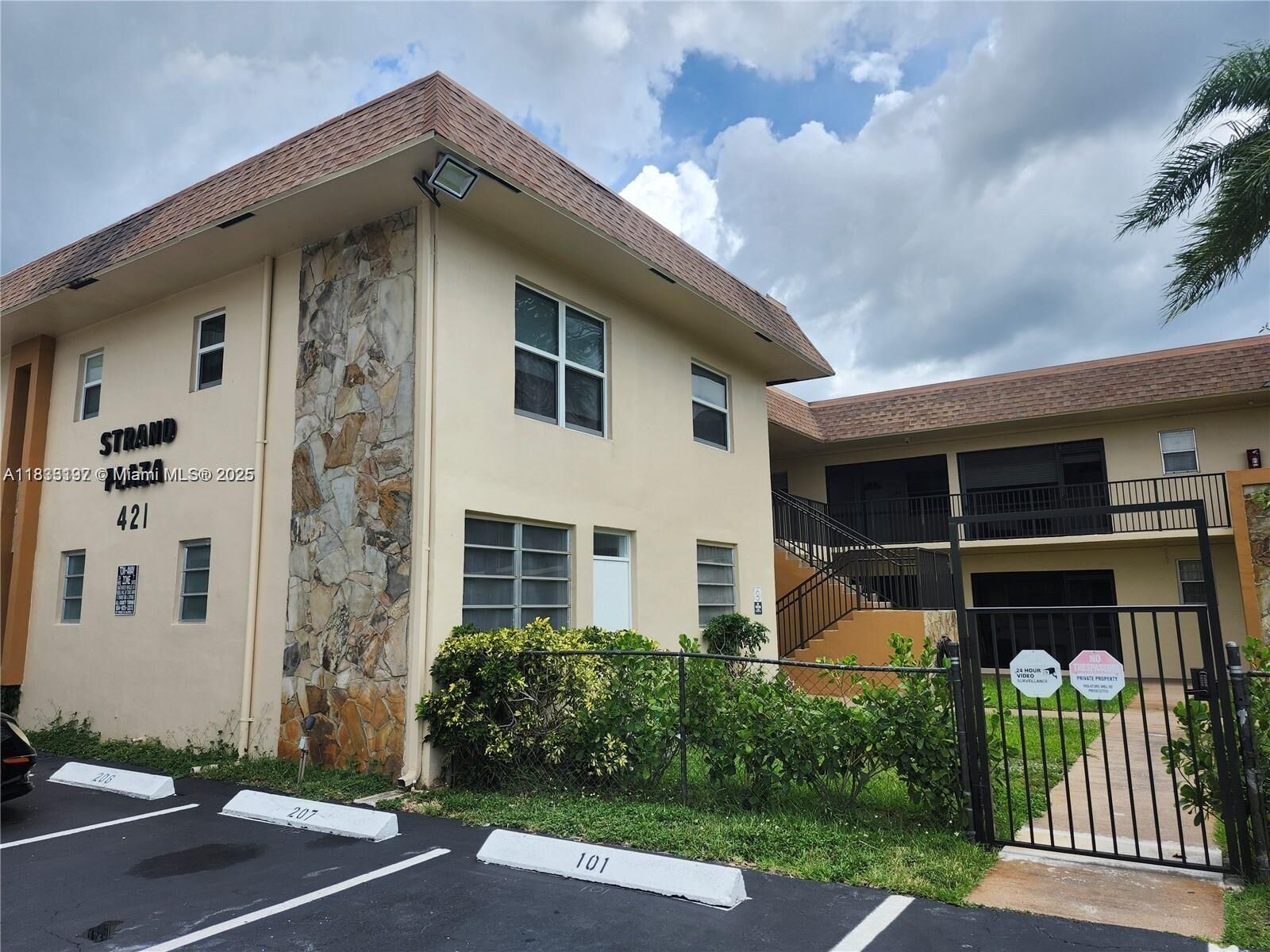 Property Photo:  421 NE 1st St 112  FL 33009 