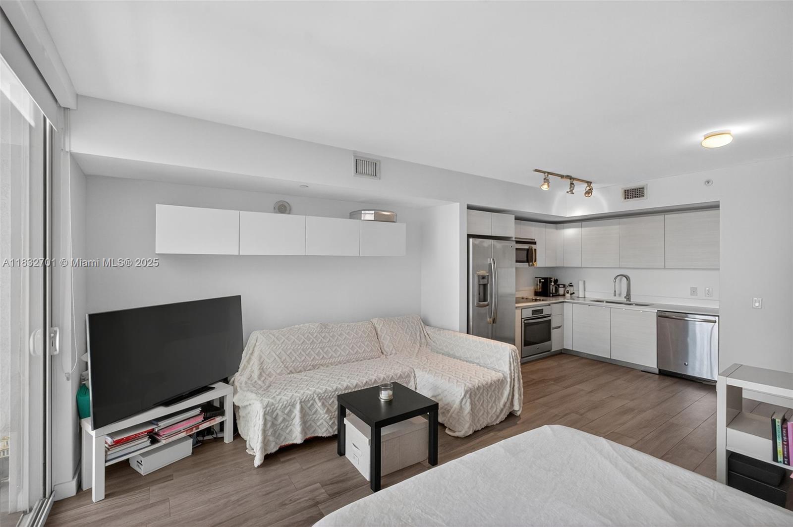 Property Photo:  4250 Biscayne Blvd 1206  FL 33137 