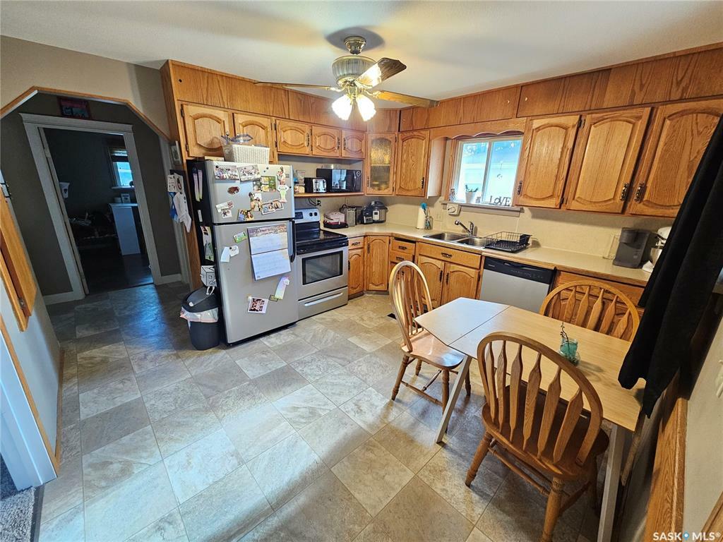 Property Photo: 823 Duffield Street W SK S6H 5J6