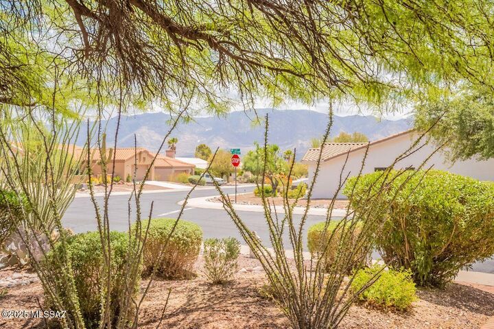 Property Photo: 14571 N Sky Trail AZ 85755