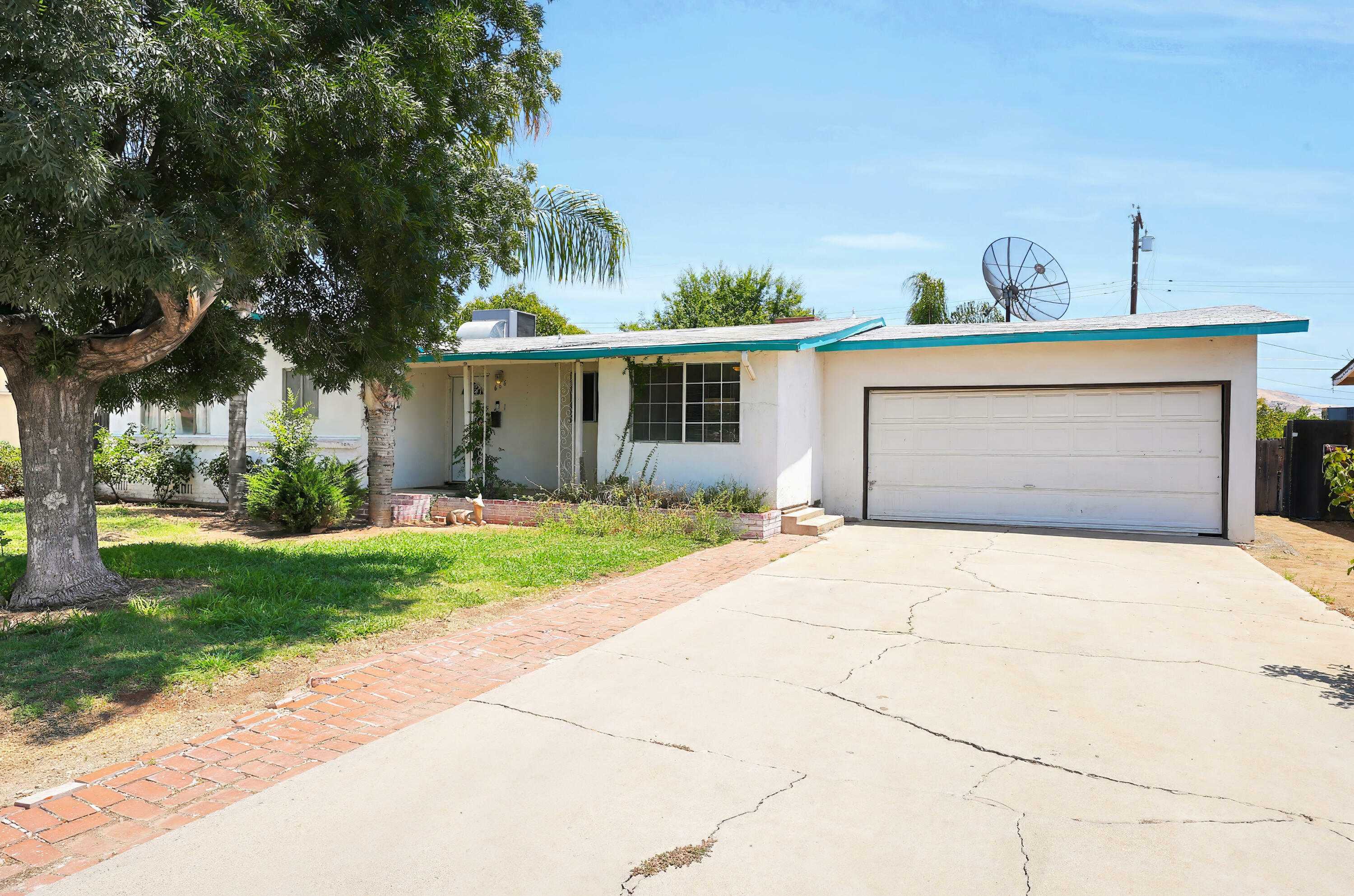 Property Photo: 666 N Pepper Street CA 93286