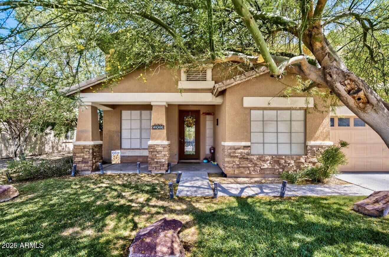 Property Photo:  2930 W Carson Road  AZ 85041 