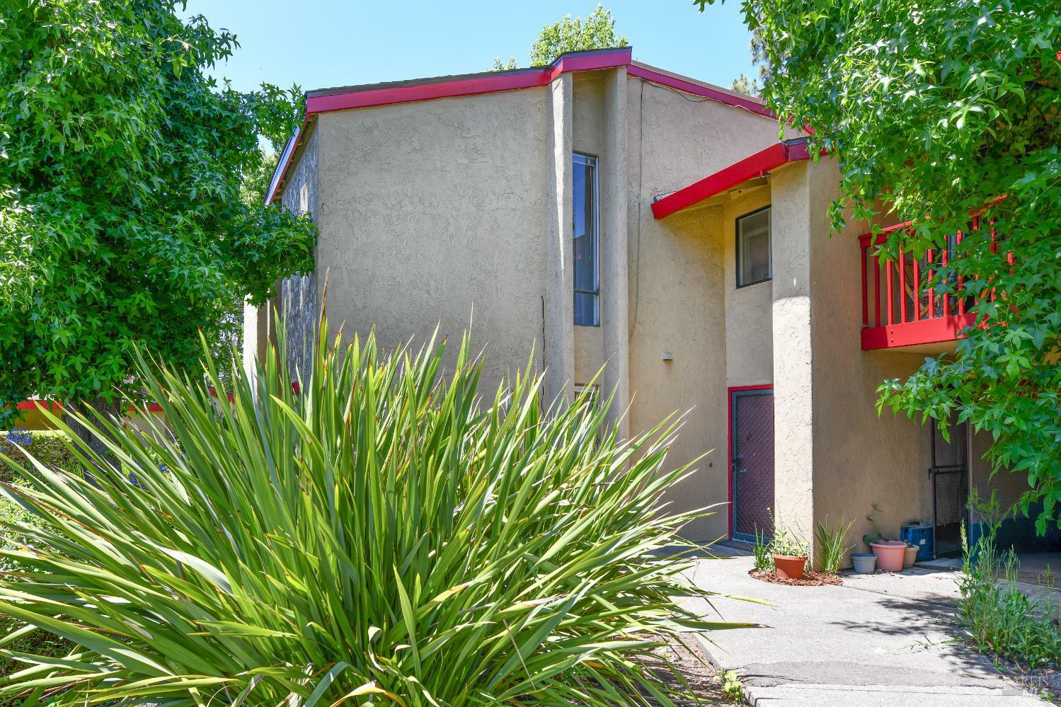 Property Photo: 13 Redwood Court CA 95409