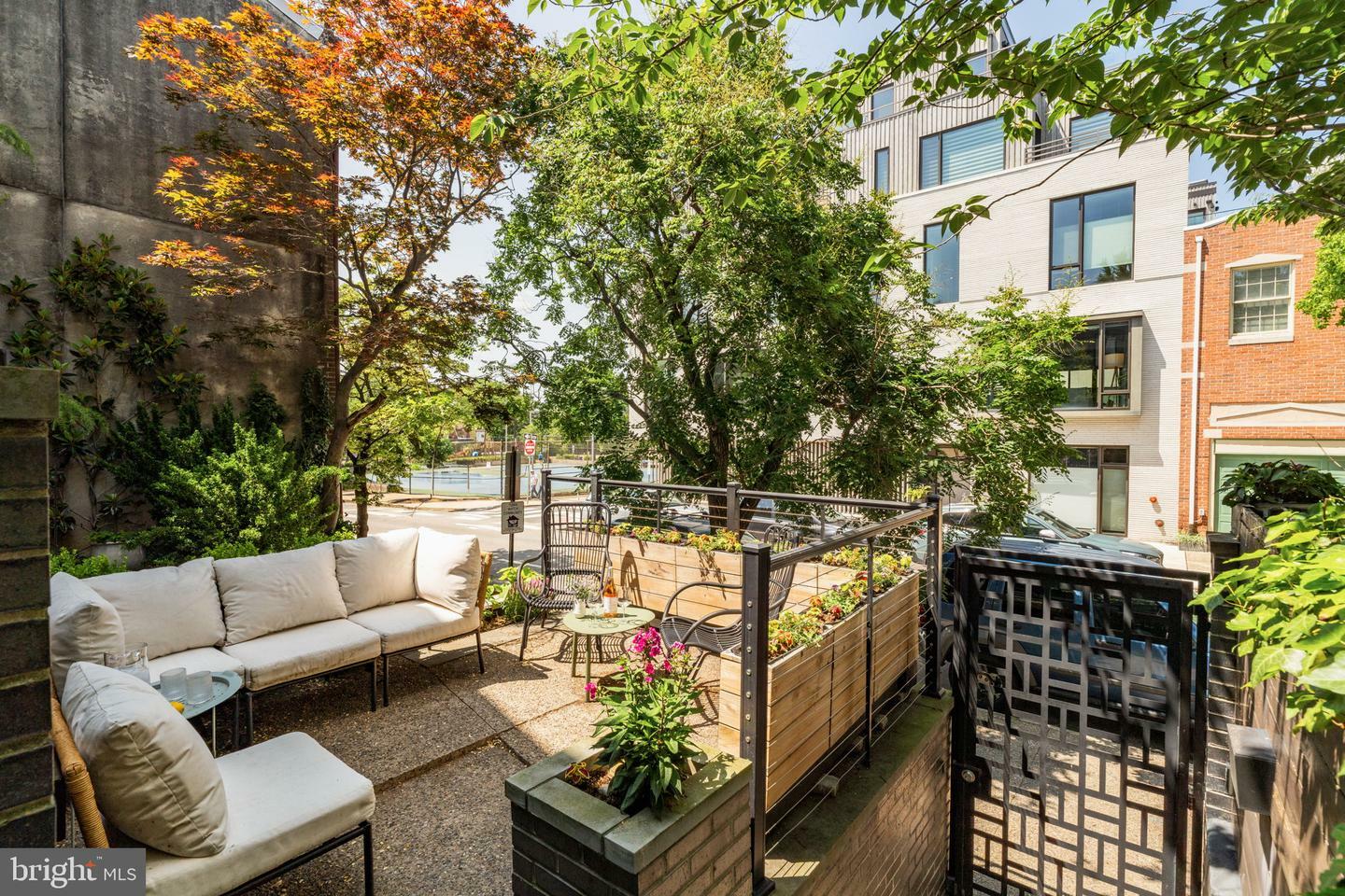 Property Photo: 2528 Pine Street PA 19103