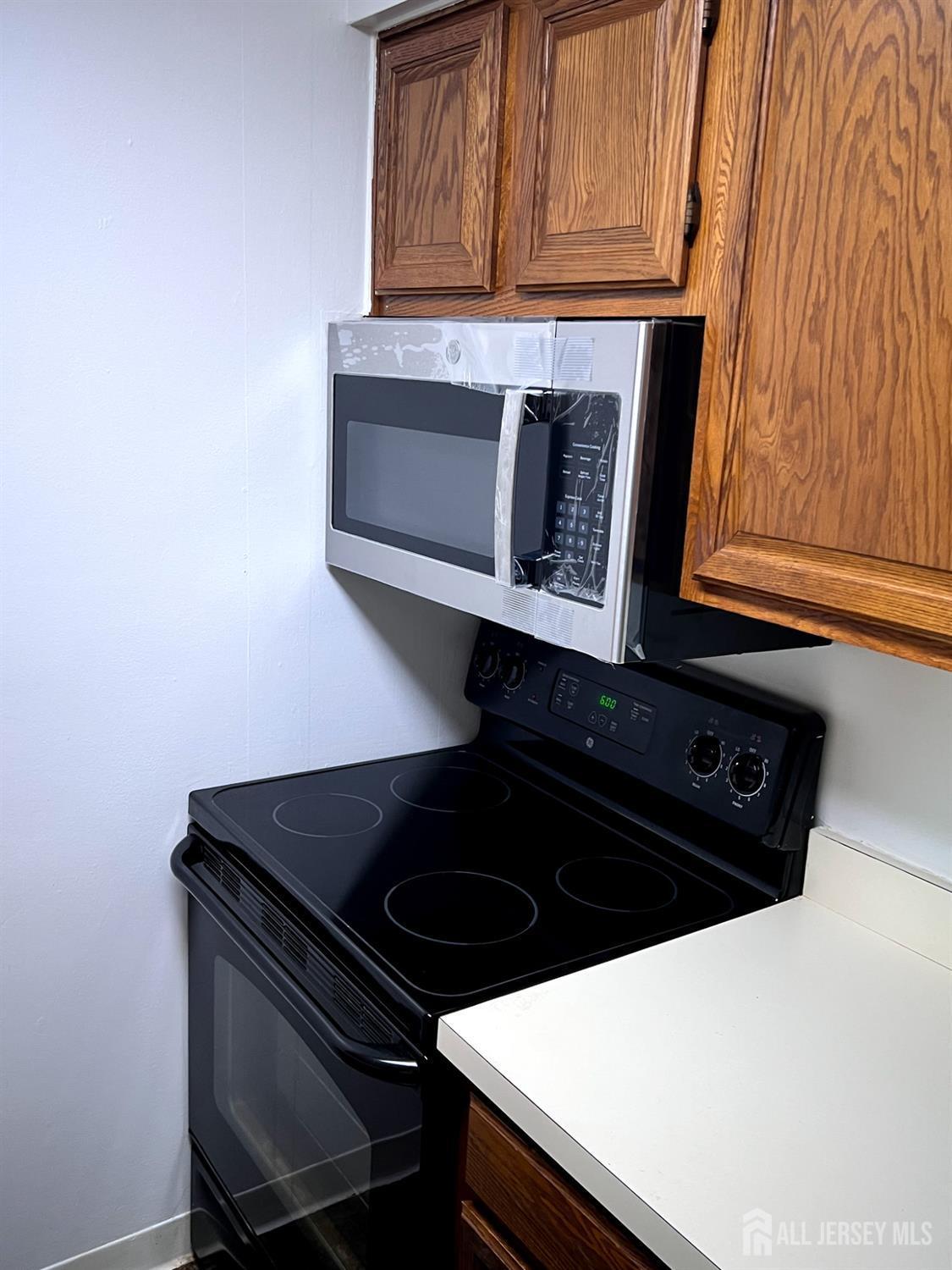 Property Photo:  403 Ravens Crest Drive  NJ 08536 