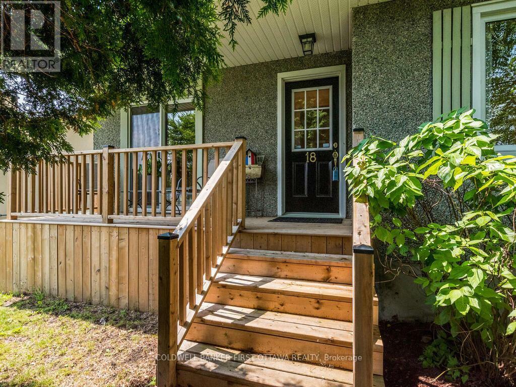 Photo de la propriété: 18 Sutton Place ON K2E 5G3
