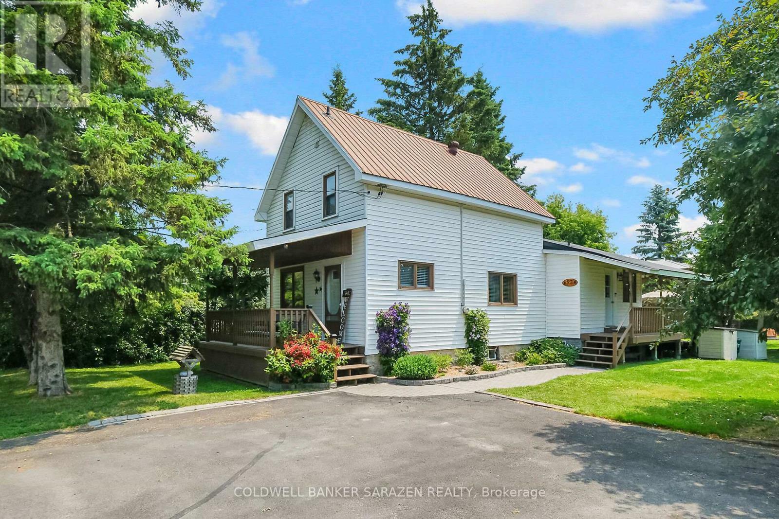 Property Photo: 92 Strachan Street ON K0A 2Z0