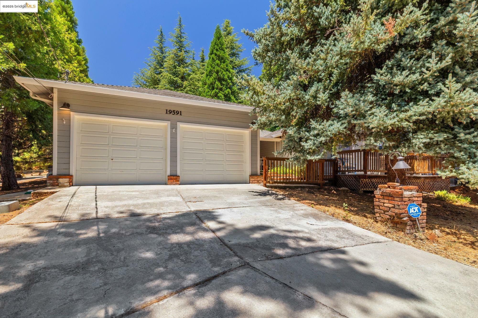 Property Photo: 19591 Chaffee Circle CA 95321