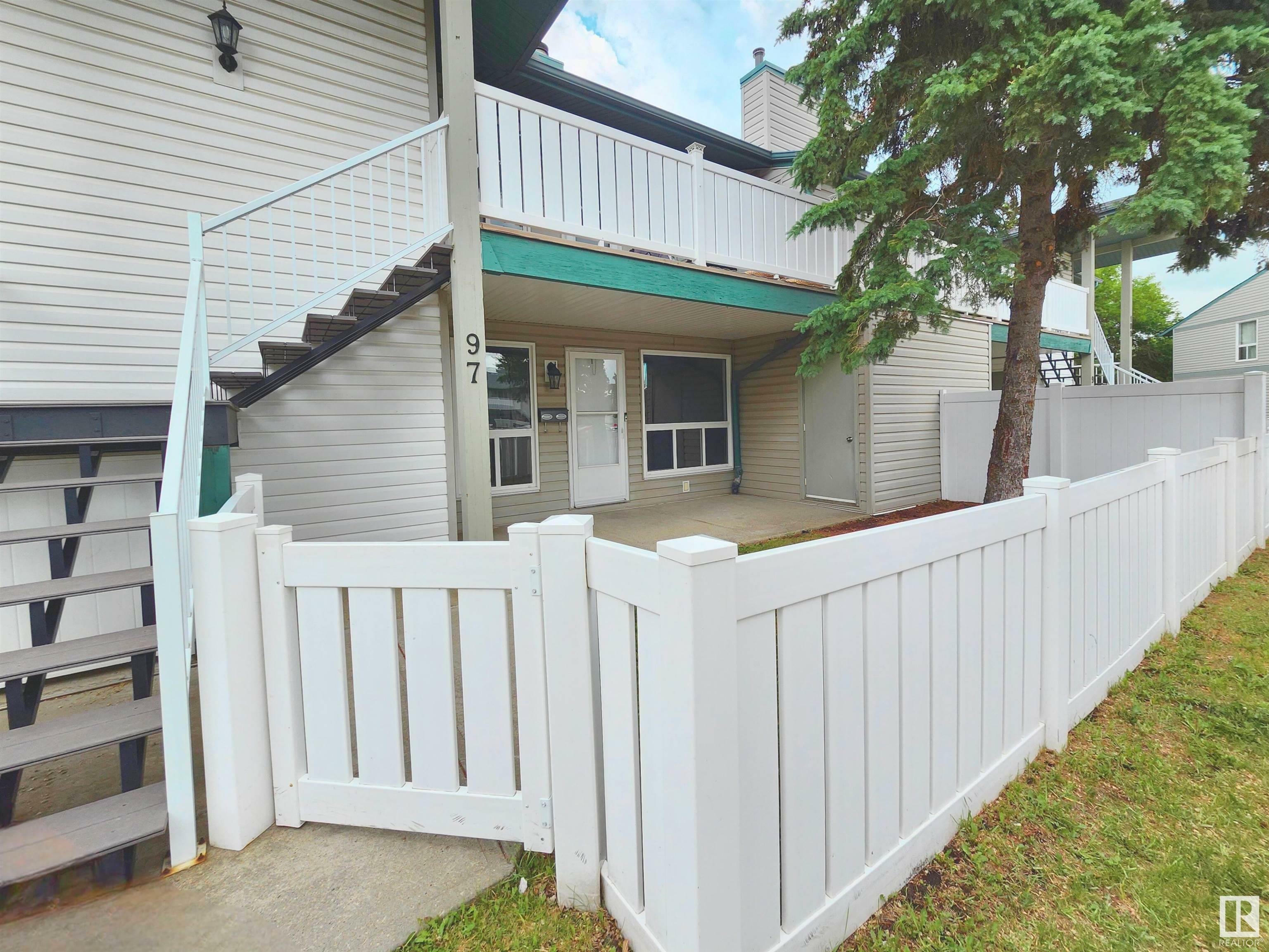 Photo de la propriété: 2703 79 Street NW 97 AB T6K 3Z6