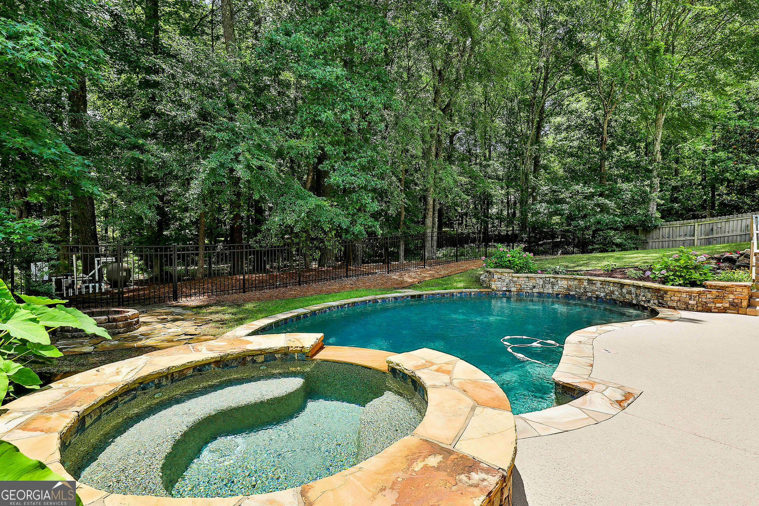 Property Photo: 604 Magnolia Lane GA 30269