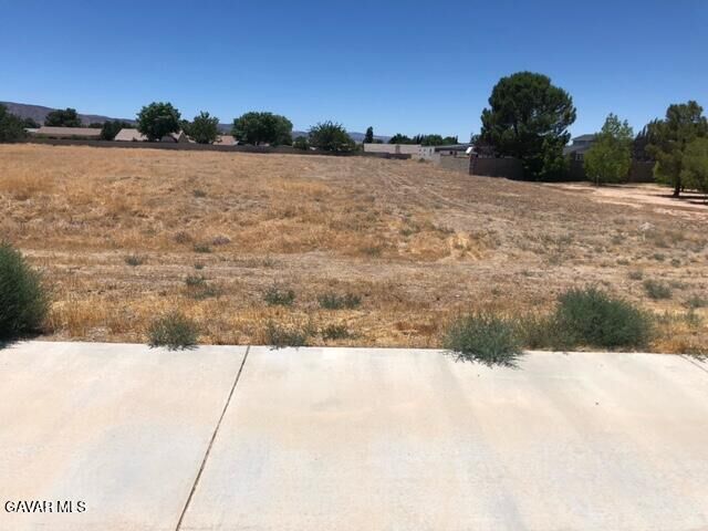 Property Photo:  60 Th St W &Amp Ave J-6  CA 93536 