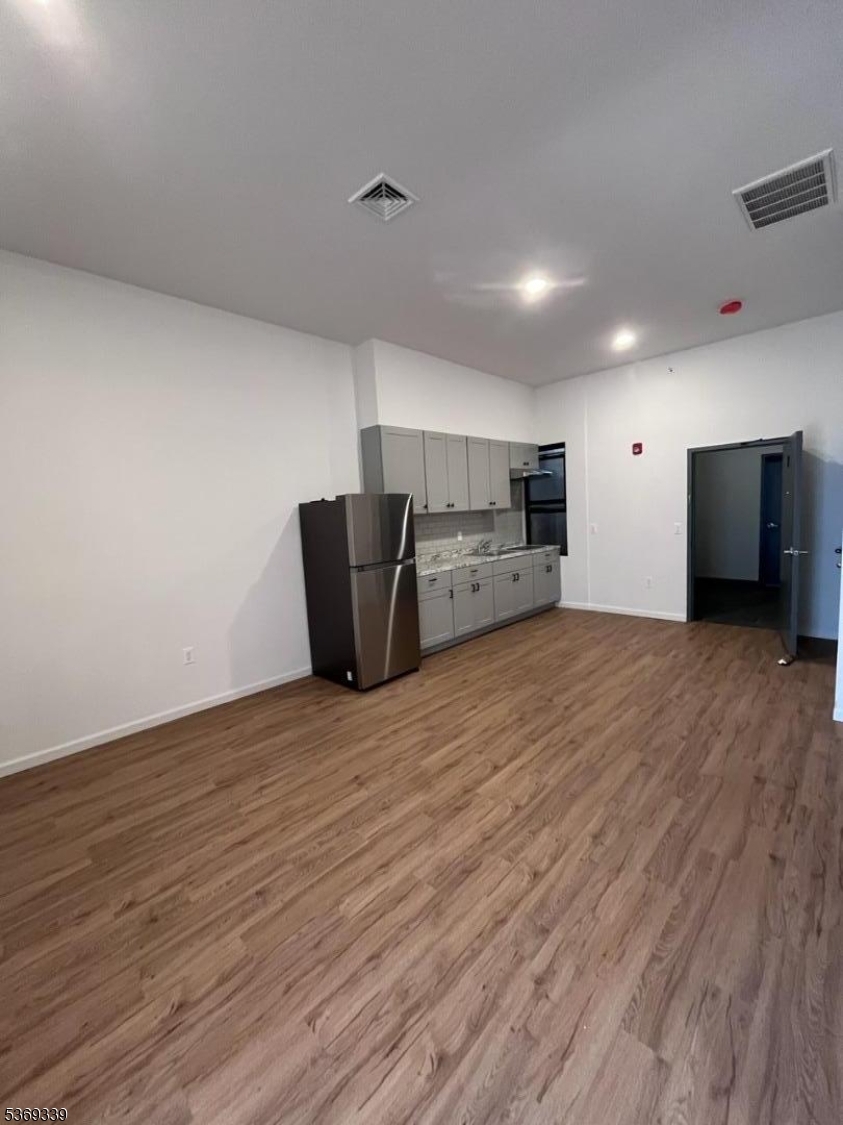 Property Photo: 210 Broad St 3 NJ 07201