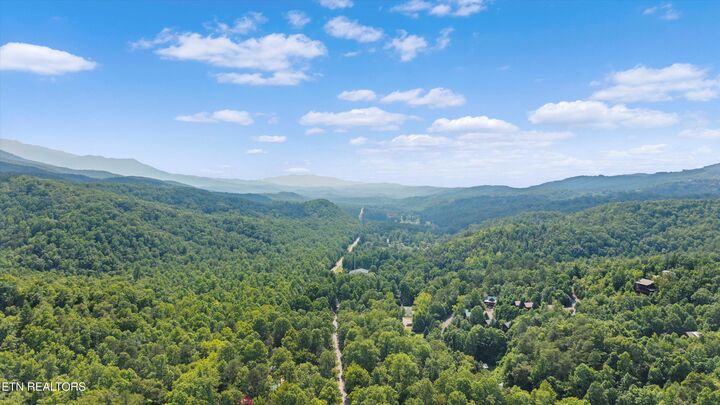 Property Photo: 4533 E Scenic Drive TN 37738