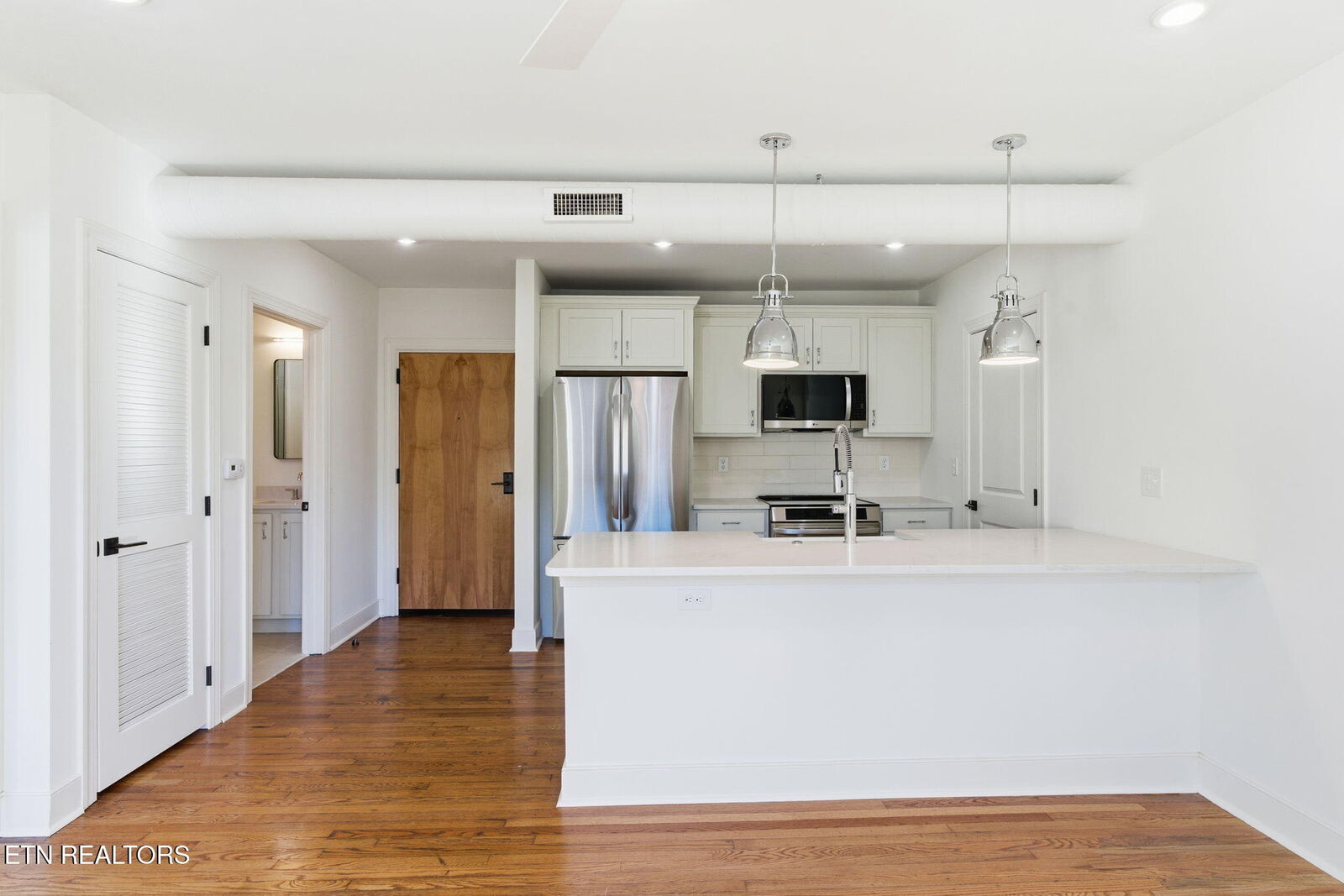 Property Photo: 2724 E Magnolia Ave 205 TN 37914