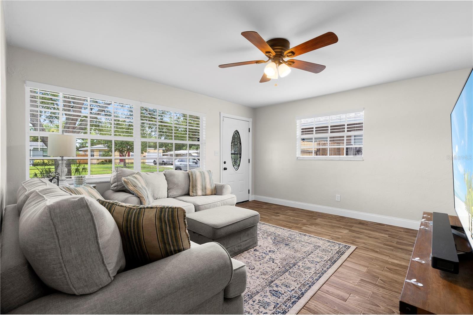 Property Photo:  501 74th Avenue N  FL 33702 