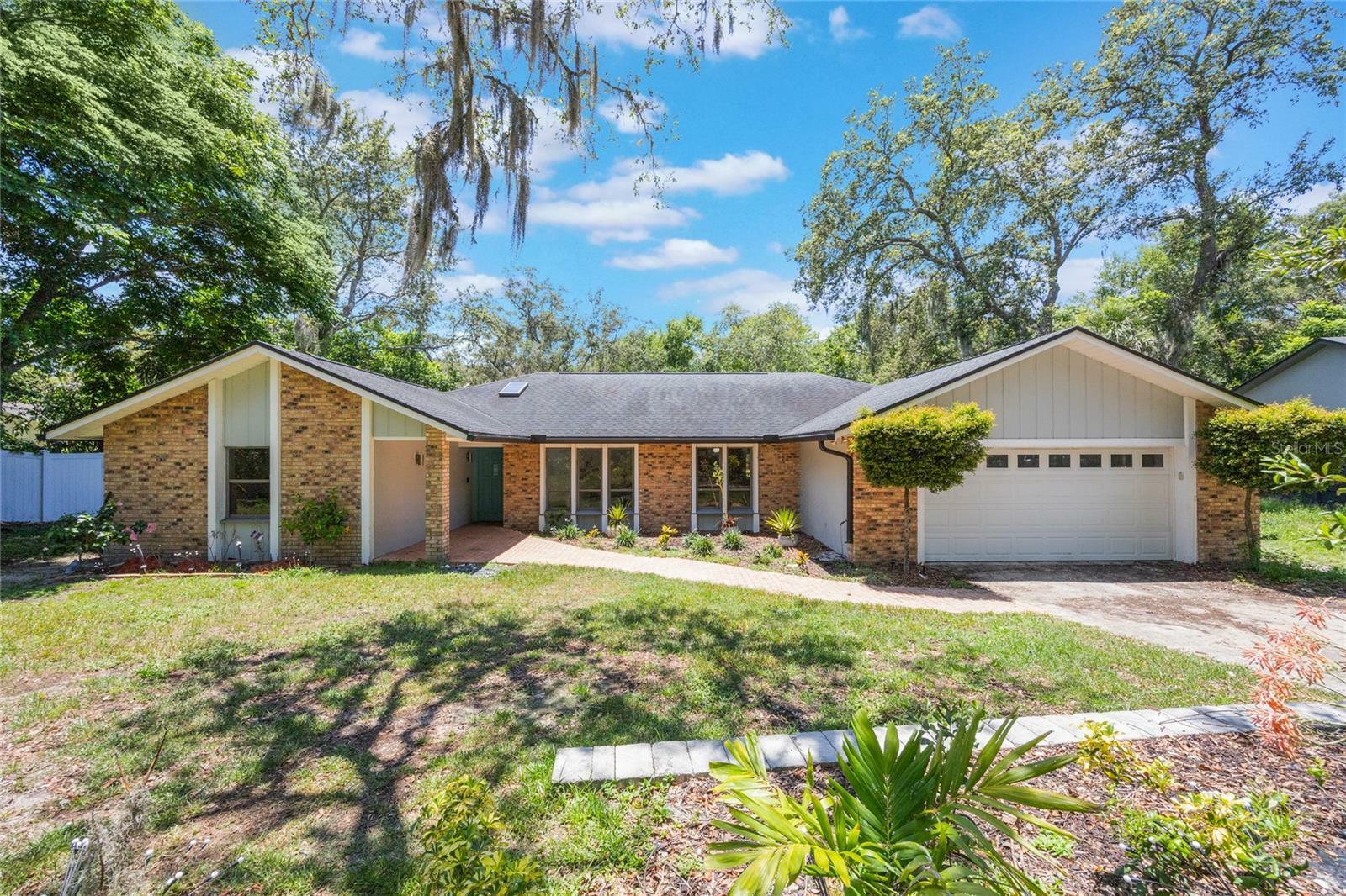 Property Photo: 7921 Sebago Court FL 32835
