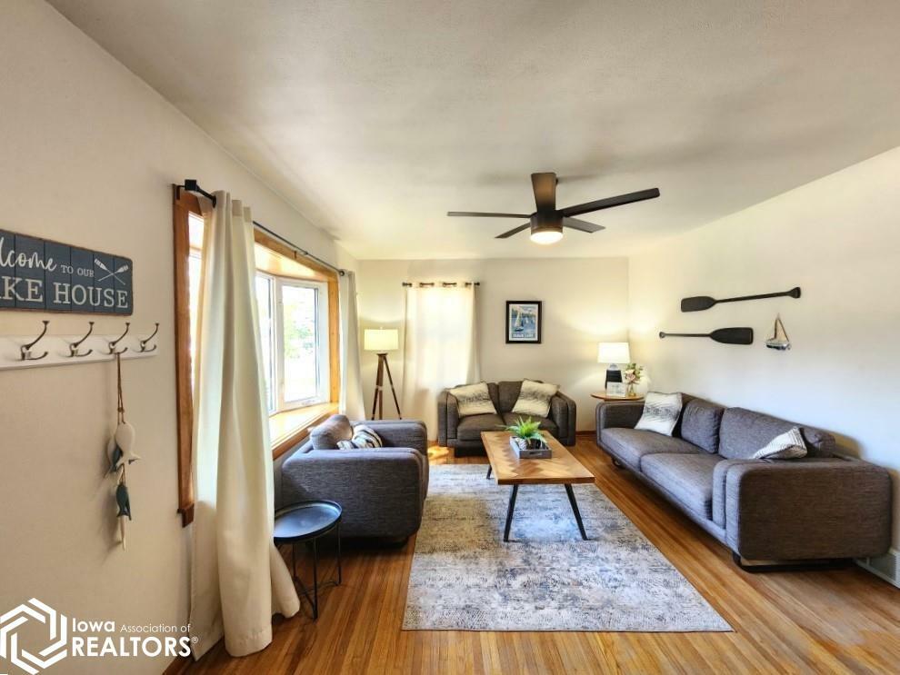 Property Photo: 2112 S Lakeview Drive IA 50428